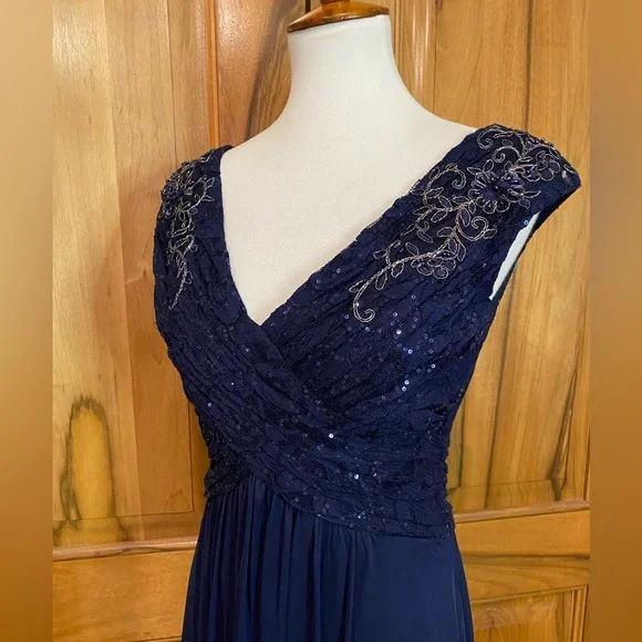 Violets & Roses - Lace & Sequins Blue/Silver Full-Length Formal/Prom Gown, EUC 4 - Picture 16 of 16